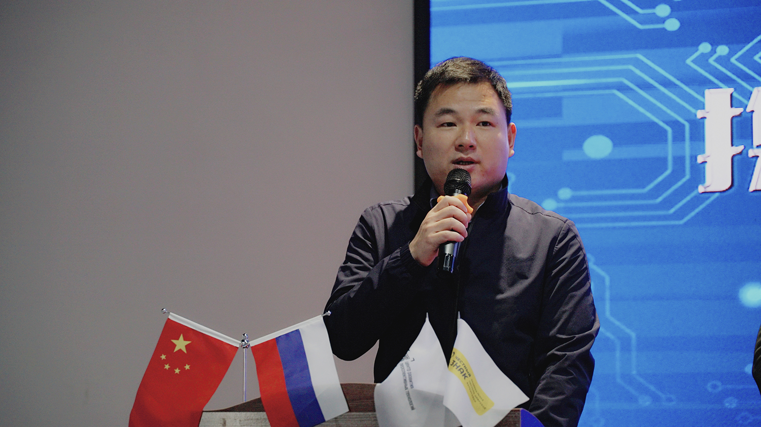 鄭州市金水區(qū)自貿(mào)辦主任劉文奇先生致辭