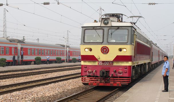 俄中邊境最大鐵路口岸電氣牽引列車實(shí)現(xiàn)貫通運(yùn)行